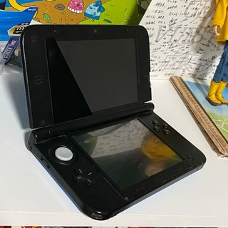 Nintendo 3DS XL Negra + 64GB SD