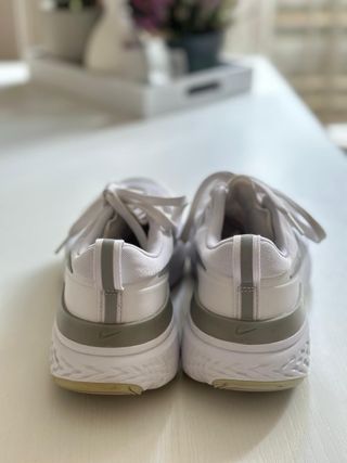 Zapatillas Nike React Blancas y Grises