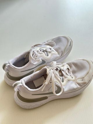 Zapatillas Nike React Blancas y Grises