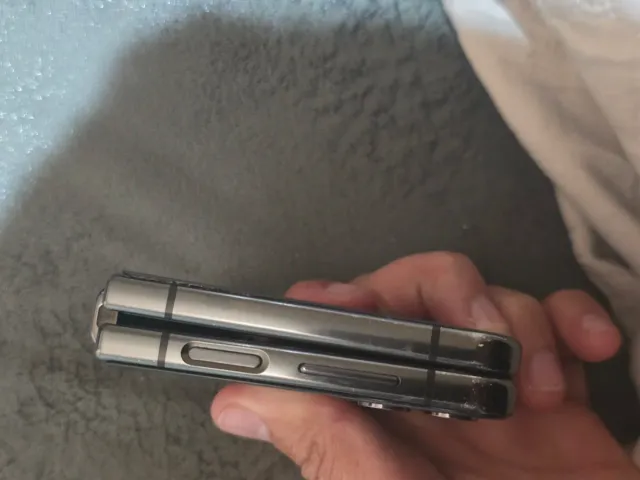 Samsung Galaxy Z Flip 4 Negro - Pantalla Rota