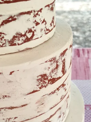 Torta scenografica effetto naked cake