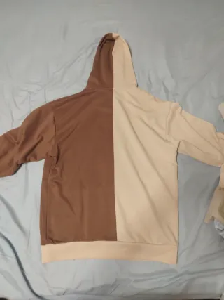 Sudadera beige y marrón