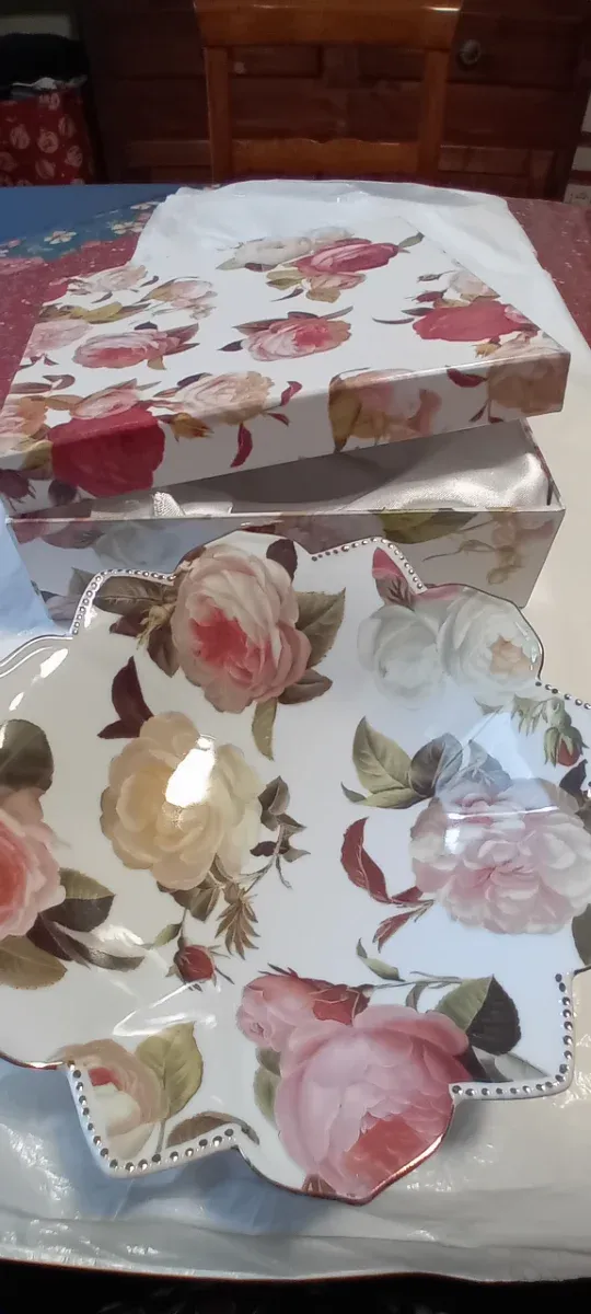 Porta caramelle in porcellana con rose