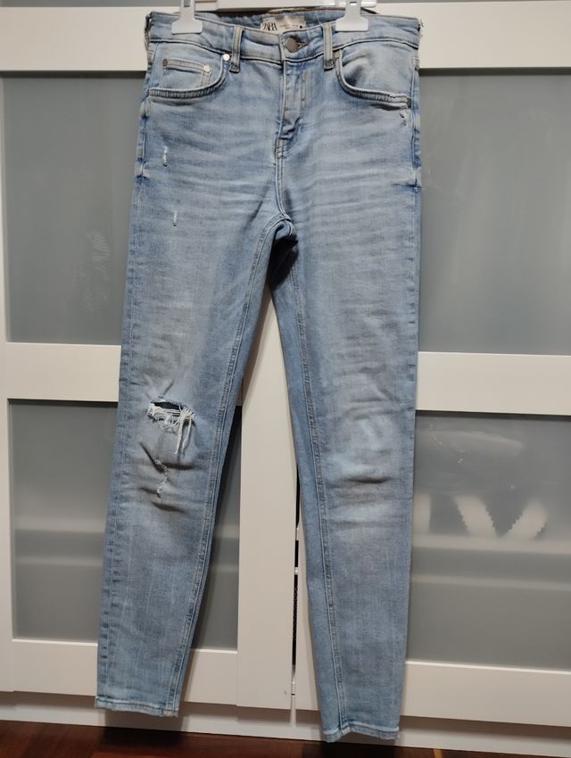 Pantalón vaquero Zara desgastado