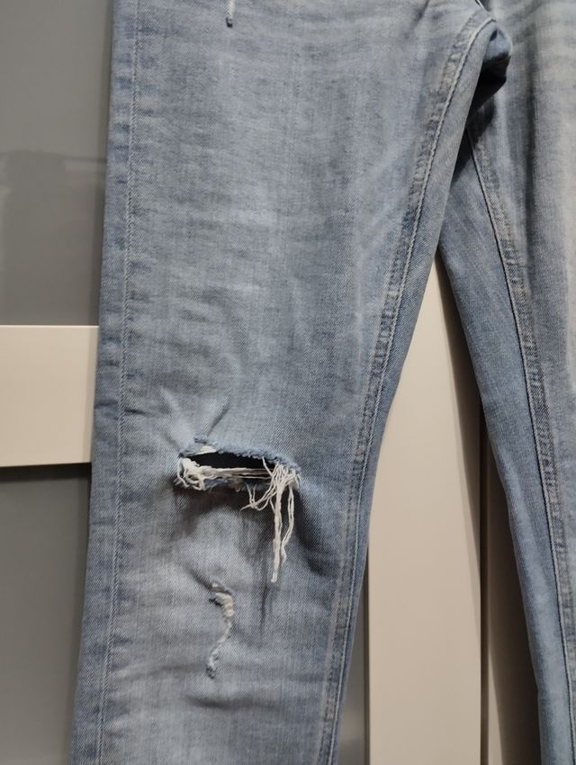 Pantalón vaquero Zara desgastado