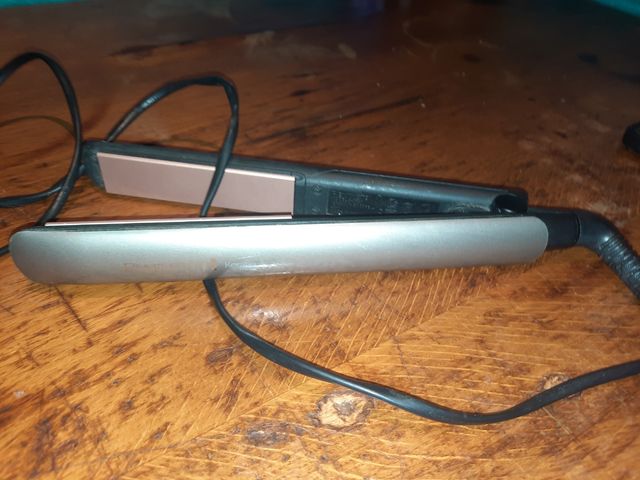 Plancha de pelo negra