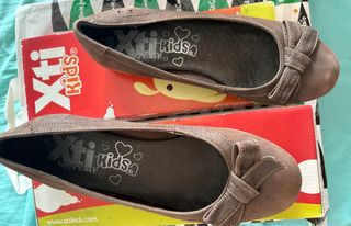 Zapatos planos Xti Kids marrones