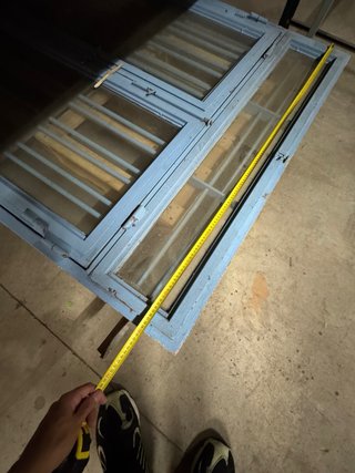 Puerta de Hierro con Ventanas