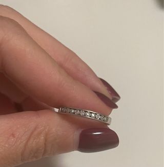 Alianza de oro blanco 12 circonitas encastradas