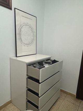 Cómoda IKEA MALM 4 cajones blanca – como nueva