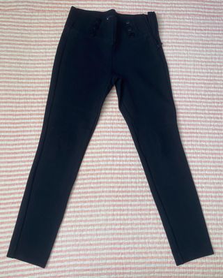Pantalón negro ajustado