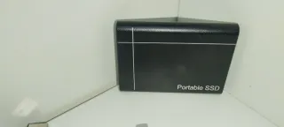 SSD Portátil Negro + Adaptadores USB