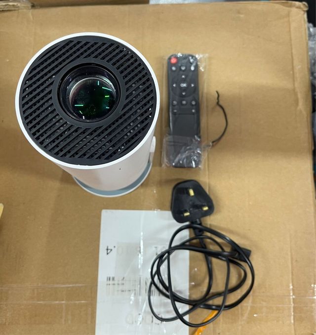 Proyector Portátil Blanco y Negro