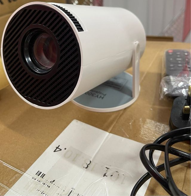 Proyector Portátil Blanco y Negro