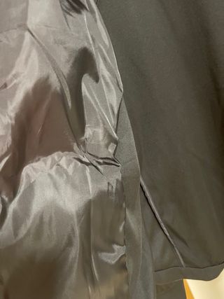 Chaqueta técnica roja y negra