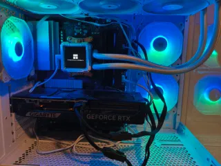 PC Gaming con Teclado, Ratón y Alfombrilla