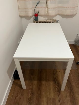 Mesa extensible IKEA blanca
80/120 x 70 x 74
