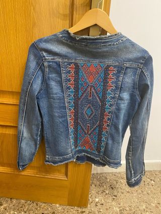 Cazadora tejana Martina con bordado