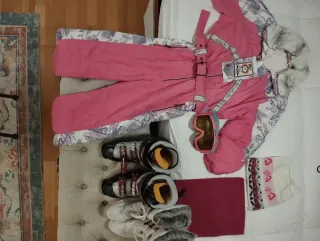 Conjunto esquí T40: mono rosa, botas T38, gafas