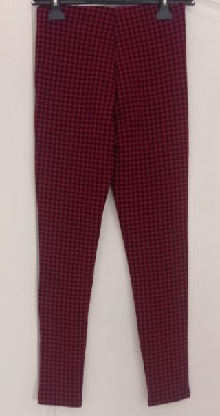 Pantalones stretch cuadros rojos y negros zara