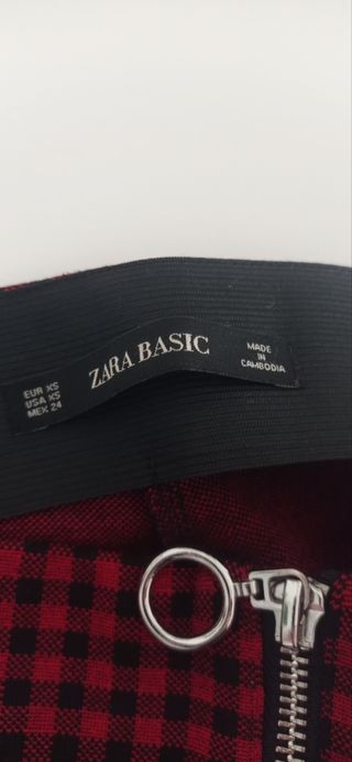 Pantalones stretch cuadros rojos y negros zara