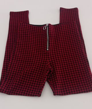 Pantalones stretch cuadros rojos y negros zara