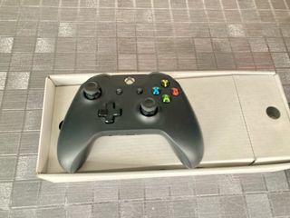 Xbox One X 1TB