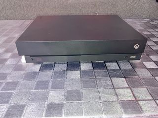 Xbox One X 1TB