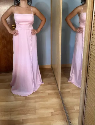 Vestido de fiesta rosa con tiras