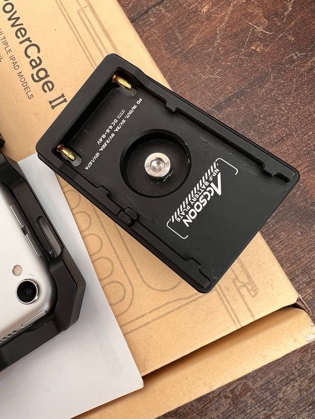 iPad Pro 10.5” + Jaula Accsoon Power Cage II + Car