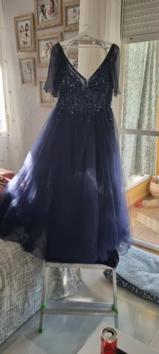 Vestido de fiesta azul marino con pedreria.T,48/52