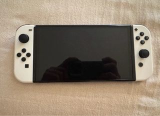 Nintendo Switch OLED bianca