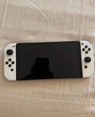 Nintendo Switch OLED bianca