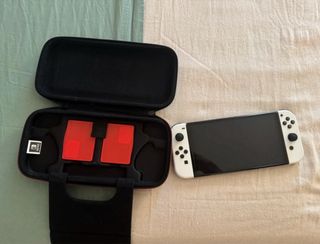 Nintendo Switch OLED bianca