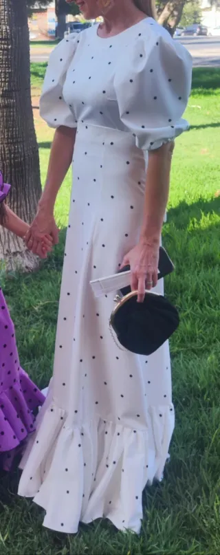 Traje de flamenca blanco con lunares negros