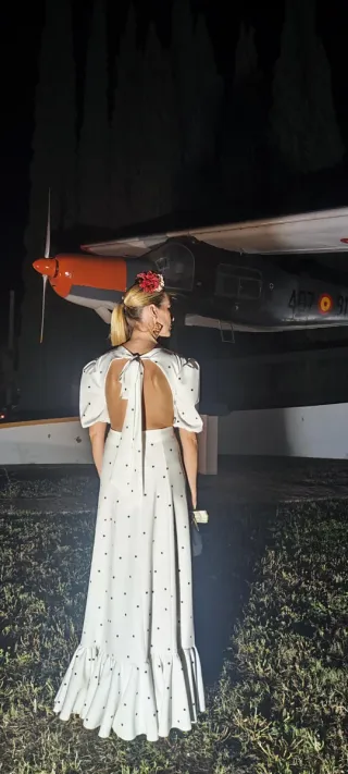 Traje de flamenca blanco con lunares negros