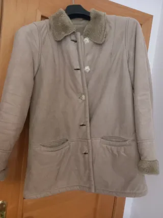 Chaquetón cazadora beige con pelo