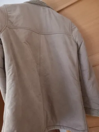 Chaquetón cazadora beige con pelo