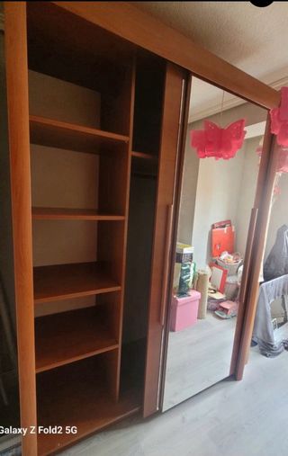 Armario puertas correderas madera y cristal