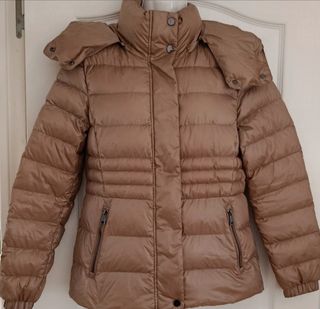Chaqueta acolchada plumas con capucha camel T. S