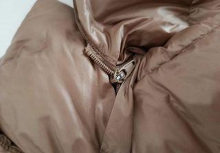 Chaqueta acolchada plumas con capucha camel T. S