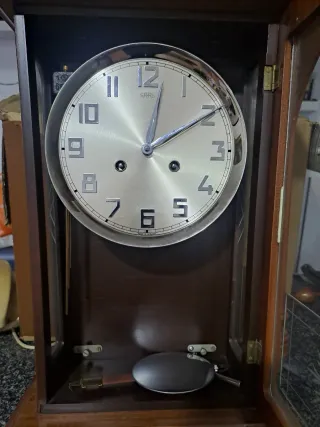 Reloj de péndulo antiguo