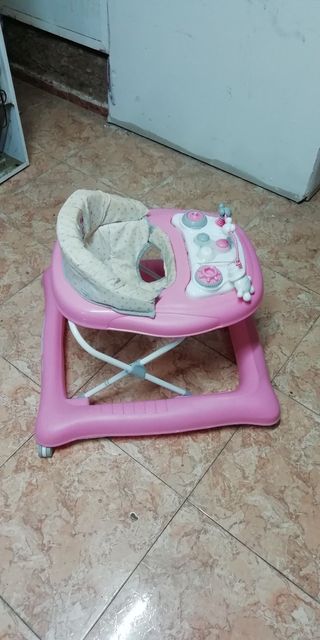Caminador rosa para bebé
