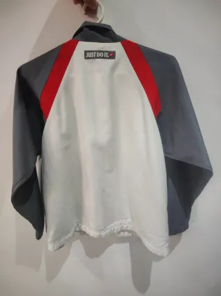 Chaqueta deportiva Nike Talla M 140-152