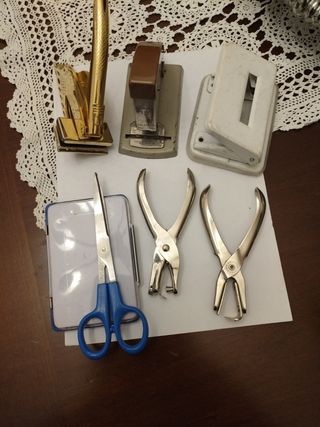 Set cancelleria vintage: forbici, pinze, bucatore