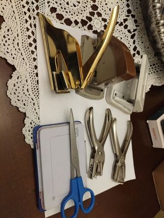 Set cancelleria vintage: forbici, pinze, bucatore