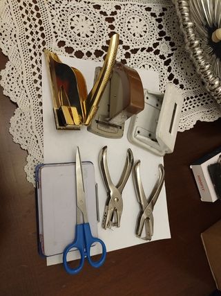 Set cancelleria vintage: forbici, pinze, bucatore