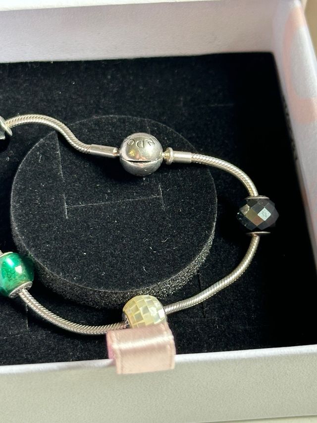 Pulsera Pandora Essence con Charms