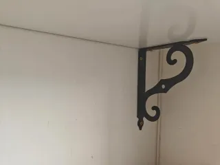 Escuadras de hierro forjado negro