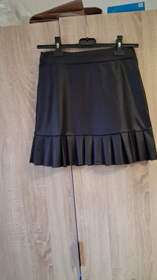 Falda negra con volantes